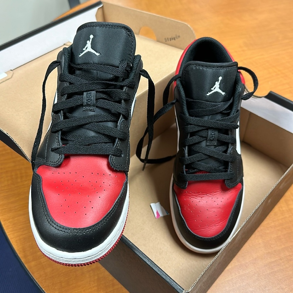 Youth size 7 air Jordan 1 low (GS)